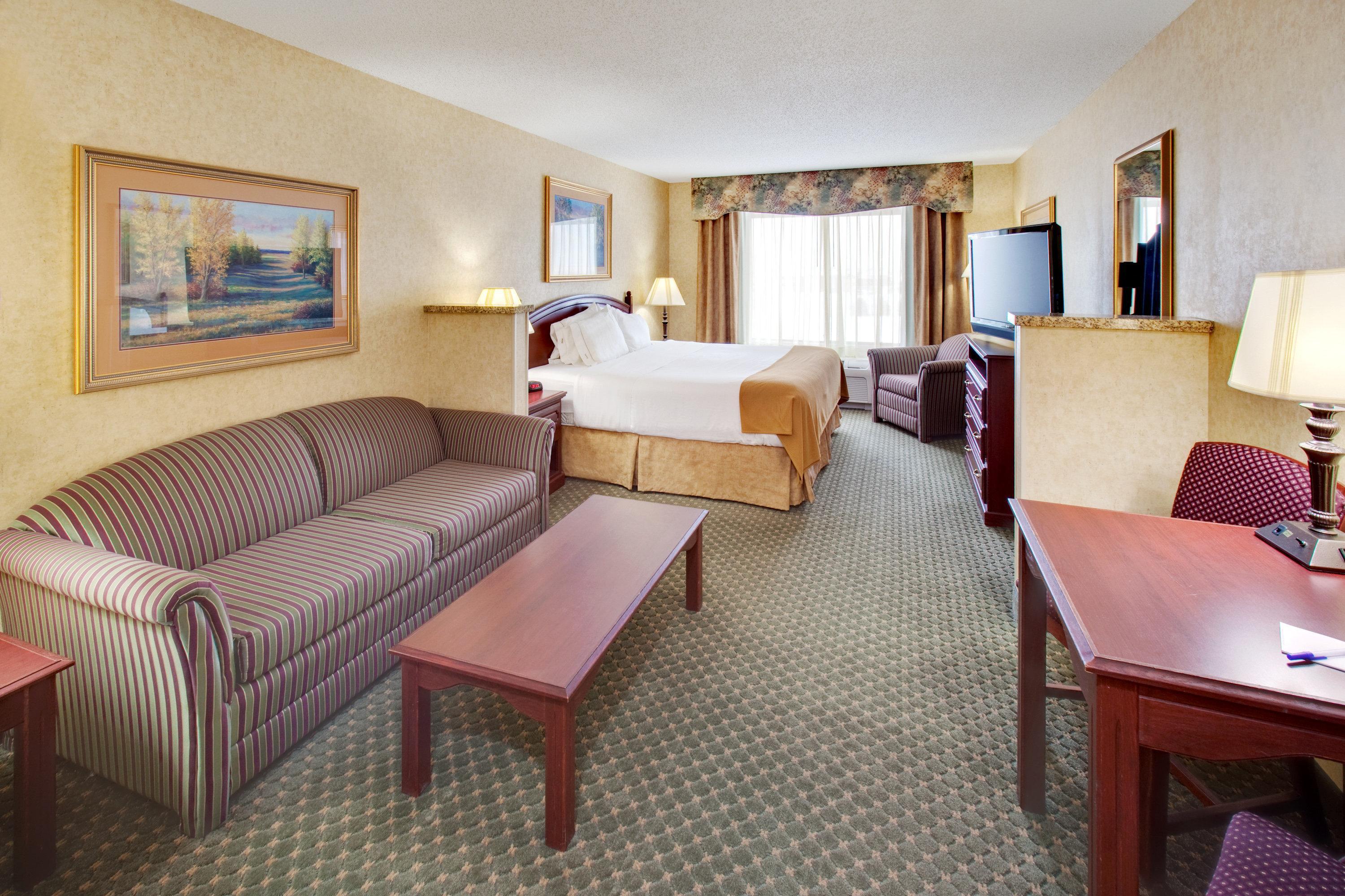 Holiday Inn Express Hotel & Suites Bismarck By Ihg Exterior photo