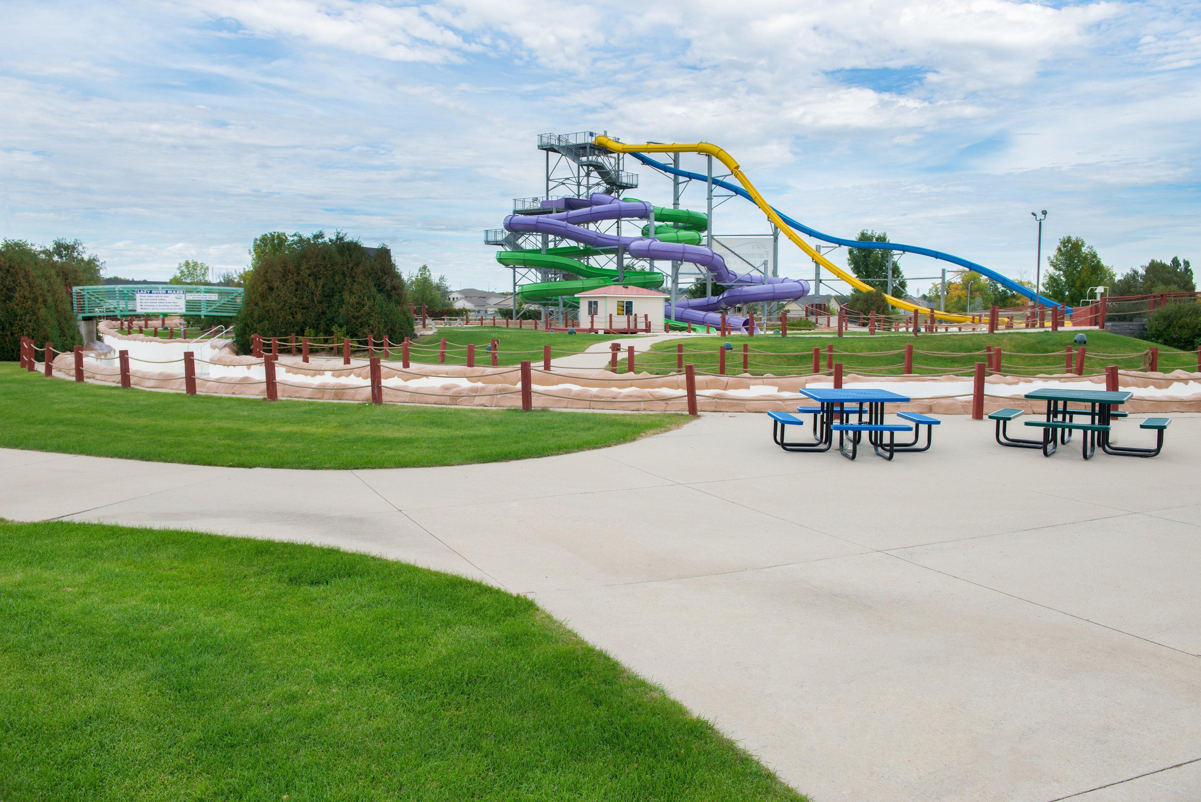 Holiday Inn Express Hotel & Suites Bismarck By Ihg Exterior photo