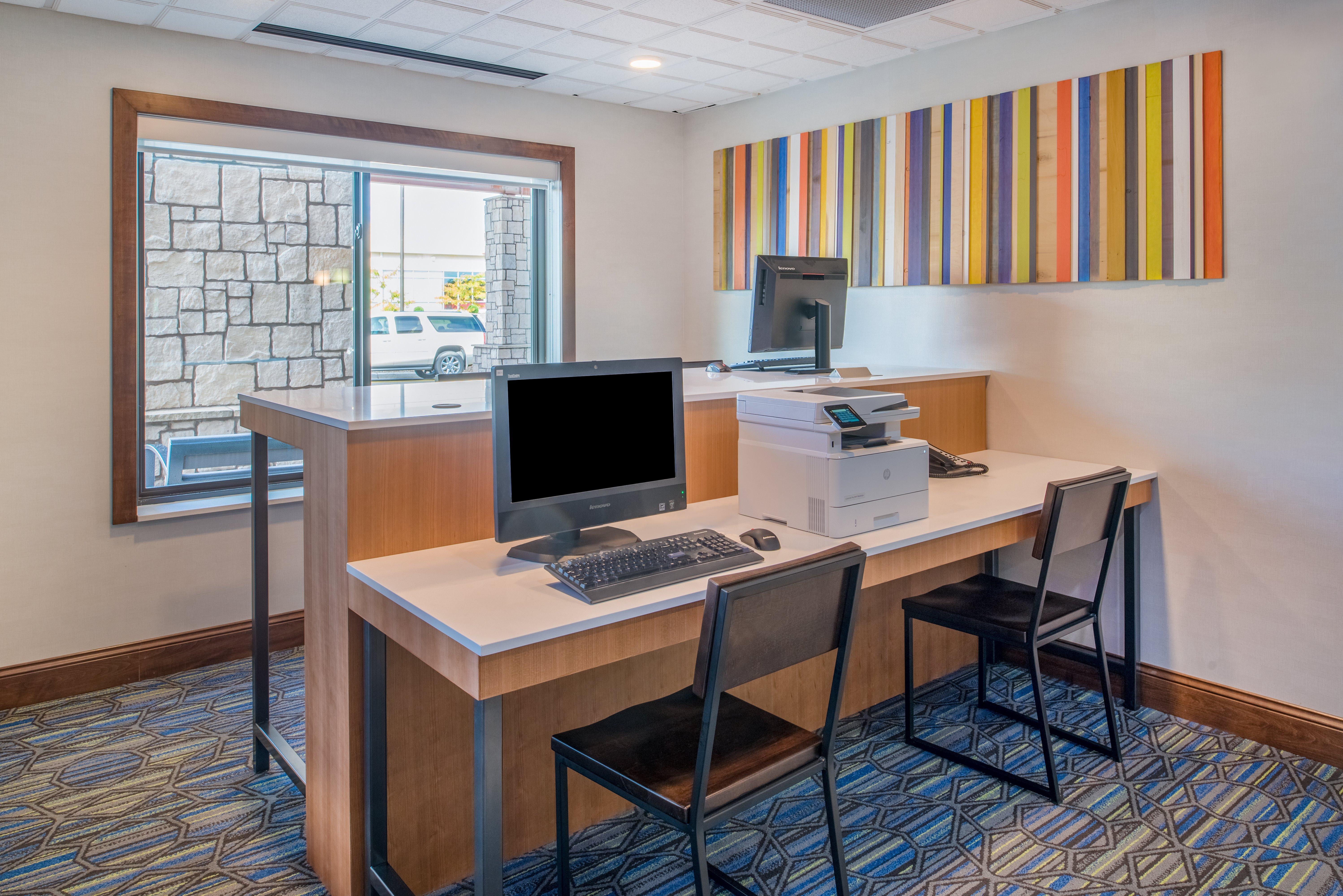 Holiday Inn Express Hotel & Suites Bismarck By Ihg Exterior photo