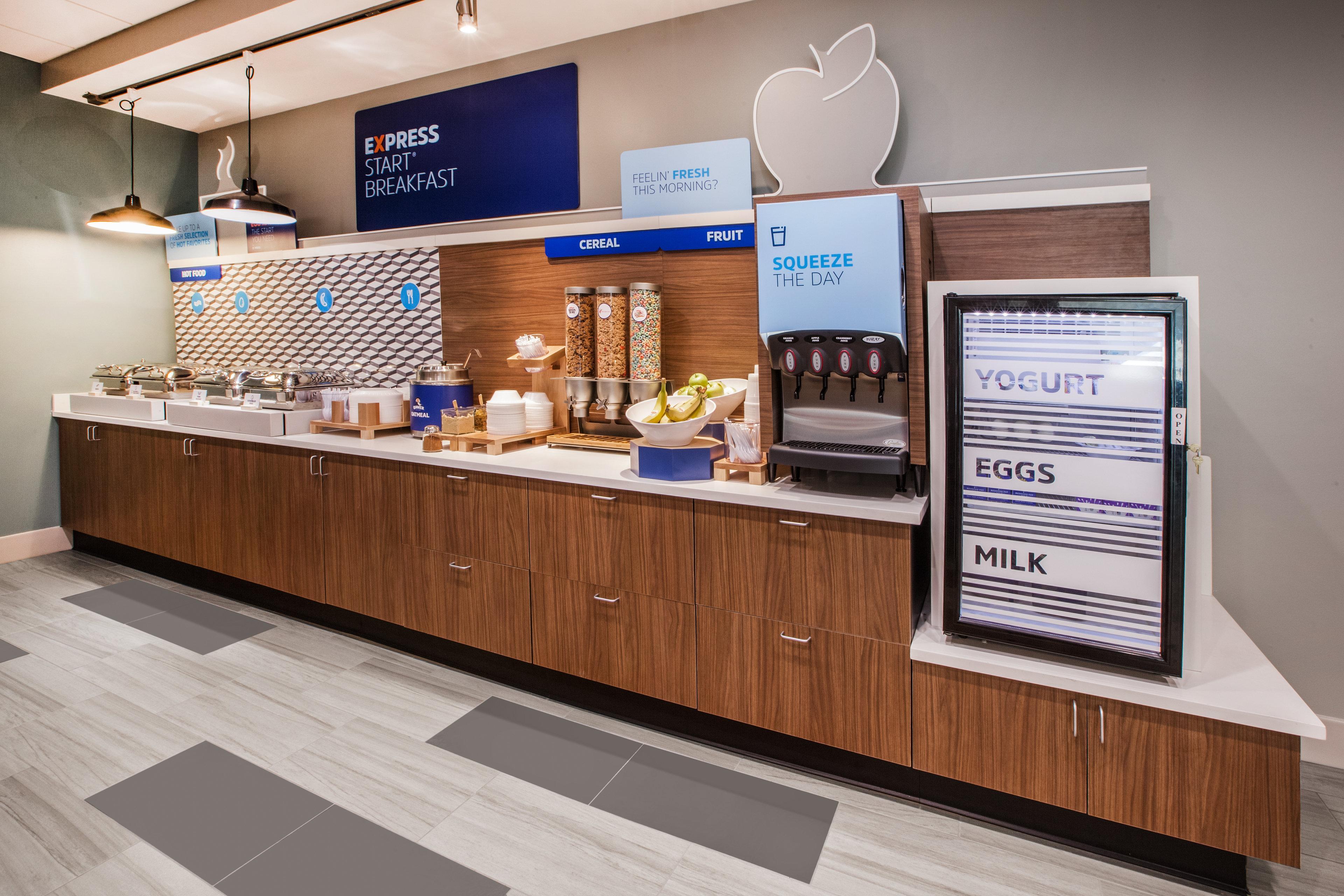 Holiday Inn Express Hotel & Suites Bismarck By Ihg Exterior photo