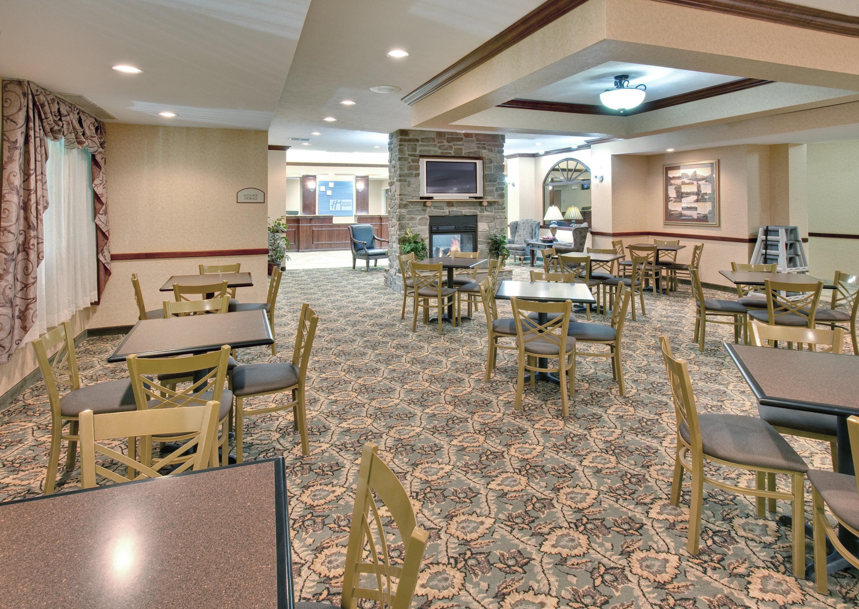 Holiday Inn Express Hotel & Suites Bismarck By Ihg Exterior photo