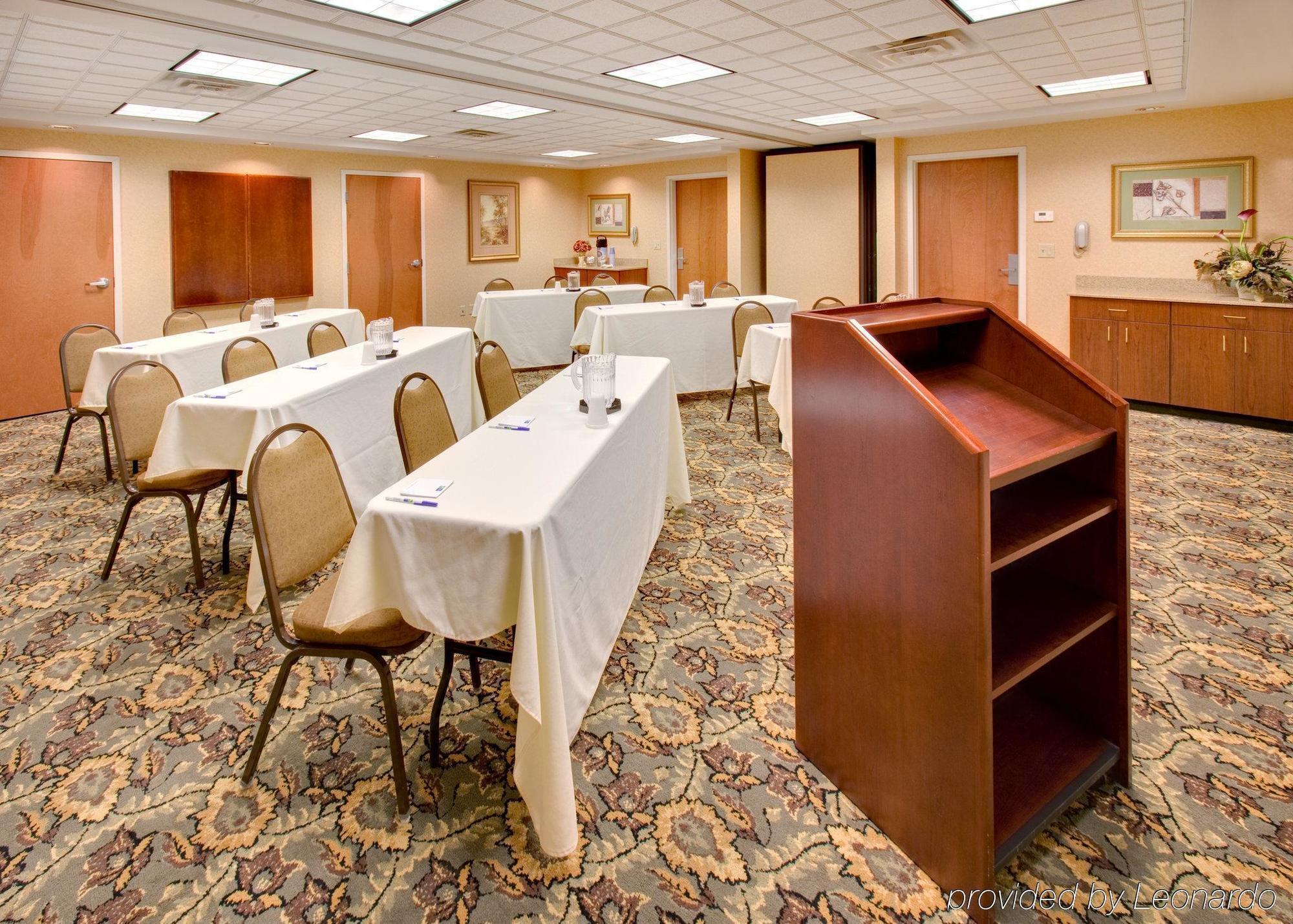 Holiday Inn Express Hotel & Suites Bismarck By Ihg Facilities photo