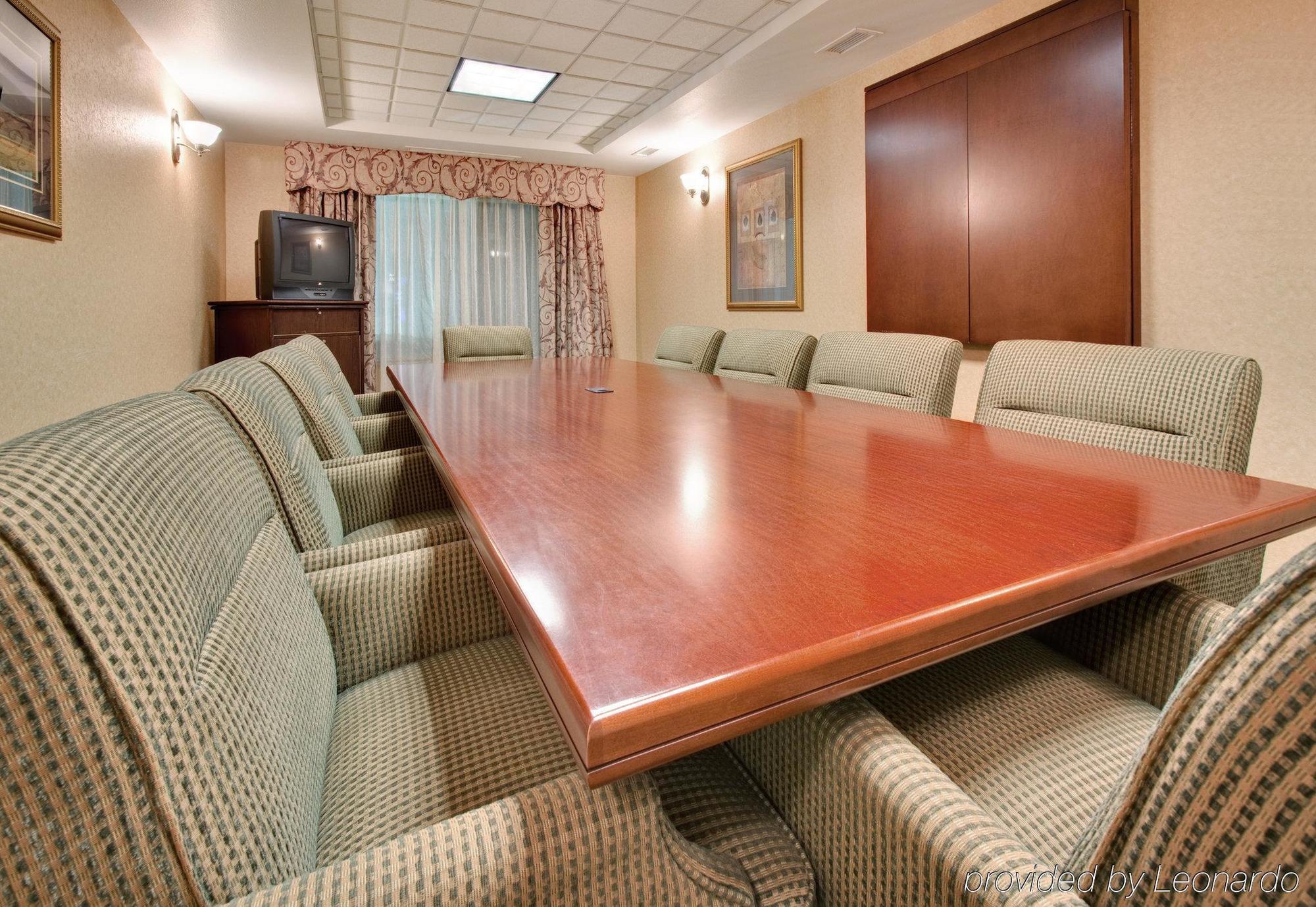 Holiday Inn Express Hotel & Suites Bismarck By Ihg Facilities photo