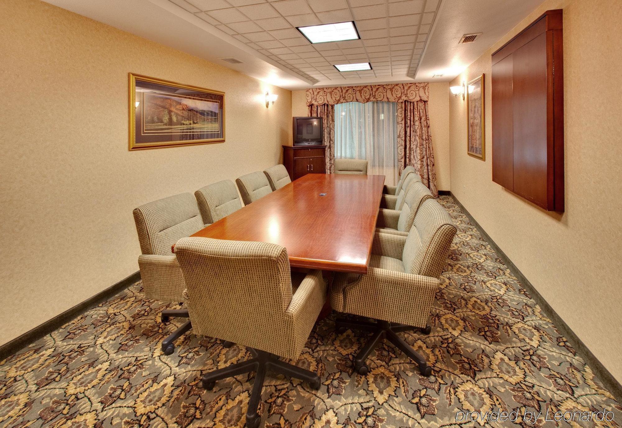 Holiday Inn Express Hotel & Suites Bismarck By Ihg Facilities photo
